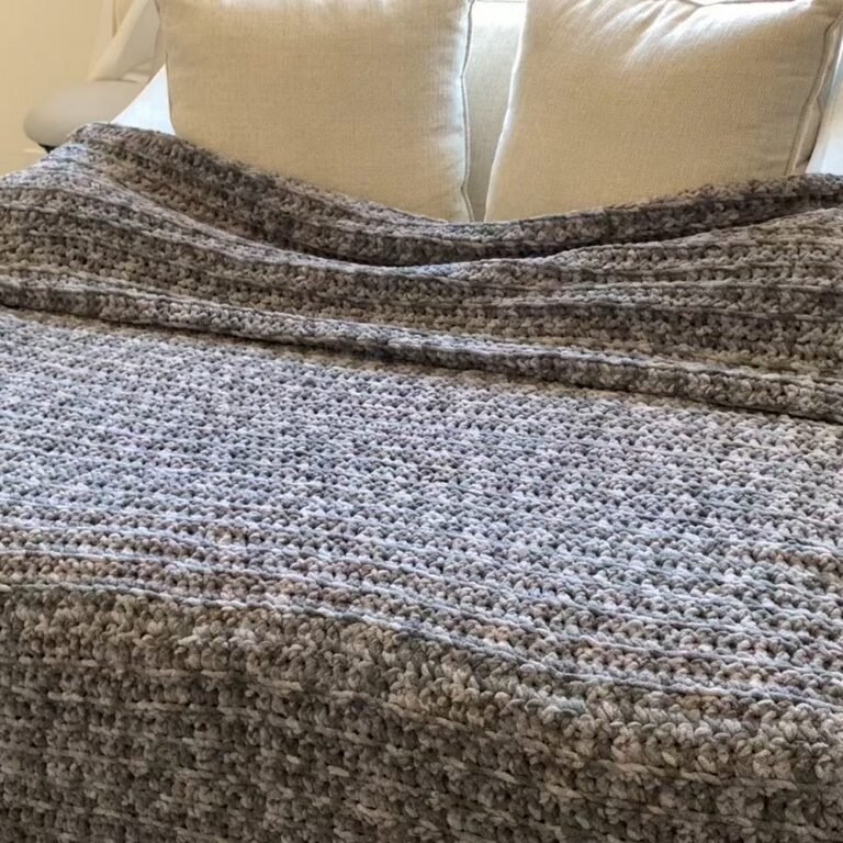 Chunky & Comfy Crochet Giant Blanket Pattern for Snuggly Warmth