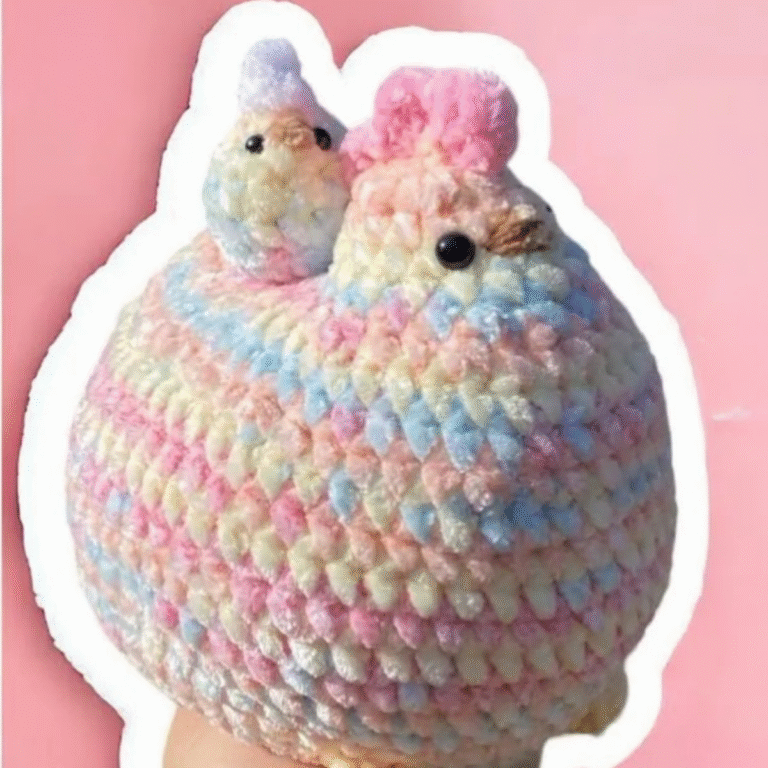 Cute Crochet Hen and Baby Chick Pattern for Farmhouse Charm